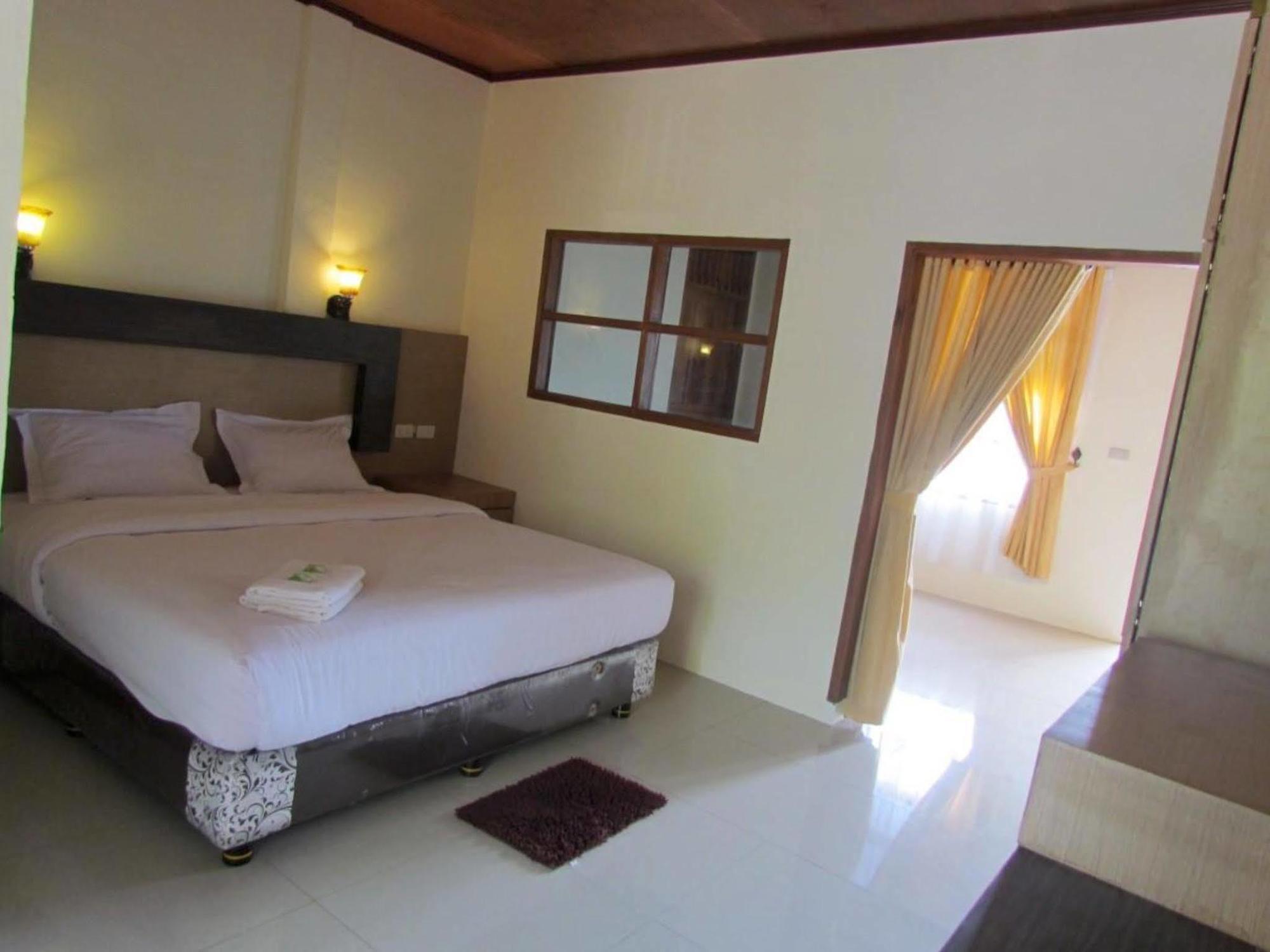 De'Corner Guest House Malang Eksteriør billede